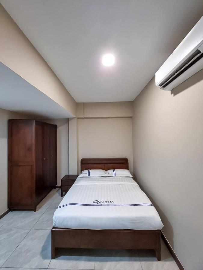 Global Residency Hotell Kota Kinabalu Exteriör bild